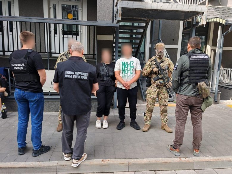 Викрито зловмисників, які підробляли документи