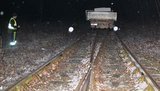 В Польше задержали двух пьяных украинцев, которые гоняли на "мерсе" по железнодорожным путям. ФОТО