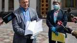 Порошенко привіз у Раду підписи для позачергової сесії: Протягом 72 годин має бути скликана. ВIДЕО
