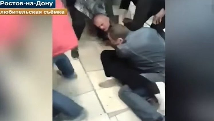 В супермаркете Ростова-на-Дону завязалась массовая драка из-за колбасы. ВИДЕО