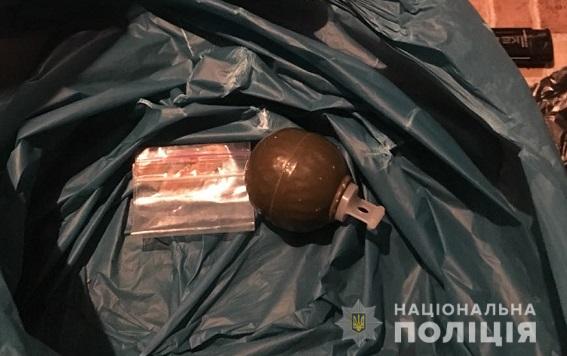 Поліцейські повідомили про підозру трьом правоохоронцям, а також затримали чотирьох чоловіків, причетних до діяльності нікопольського ОЗУ Біле братство 04