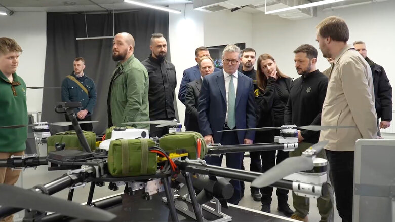 Zelenskyy showed Starmer Ukrainian drones in Kyiv on January 16