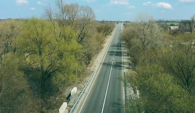 Прифронтова траса Сєверодонецьк-Станиця Луганська повністю відремонтована. ВIДЕО