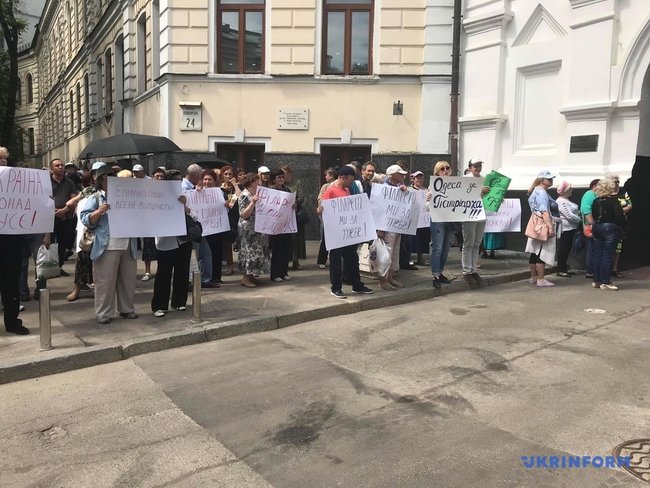 В центре Киева сотня людей скандирует: Филарет - наш патриарх 03