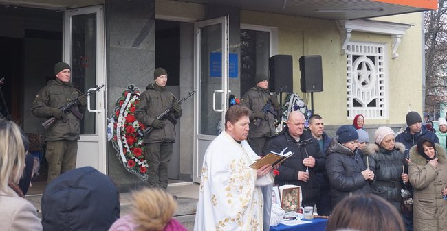 С погибшим на Донбассе воином 58-й ОМПБр Дмитрием Гринем простились в Шостке 05