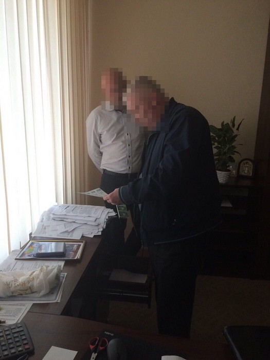 СБУ затримала на хабарі двох керівників поліцейських підрозділів на Чернігівщині 01