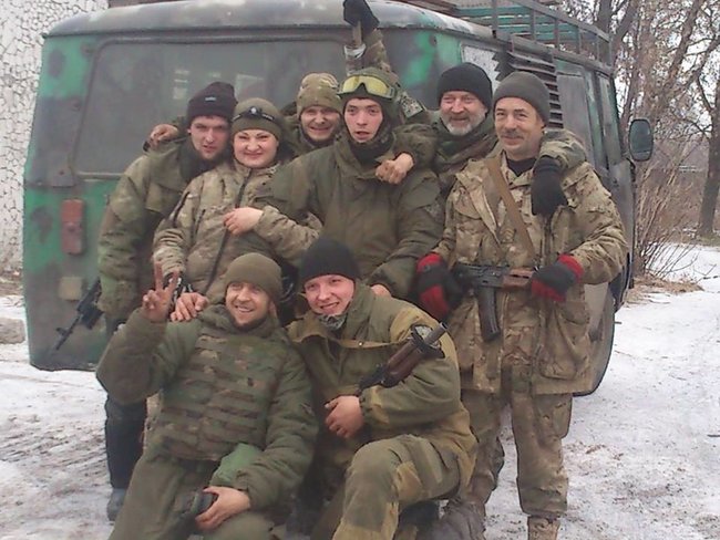 Кулеметниця Яна Червона: До підписання контракту мене підштовхнув один айдарівець, сказавши: Вам, волонтерам, класно: приїхали, переночували та поїхали. А ви посидіть тут… 07
