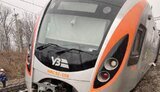 "Укрзализныця" назвала причиной схода с рельсов поезда Hyundai служебную халатность