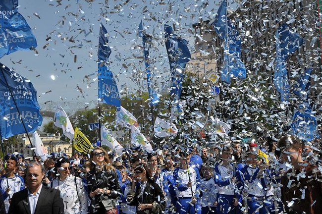 Кубки Ліги чемпіонів прибули до Києва 02