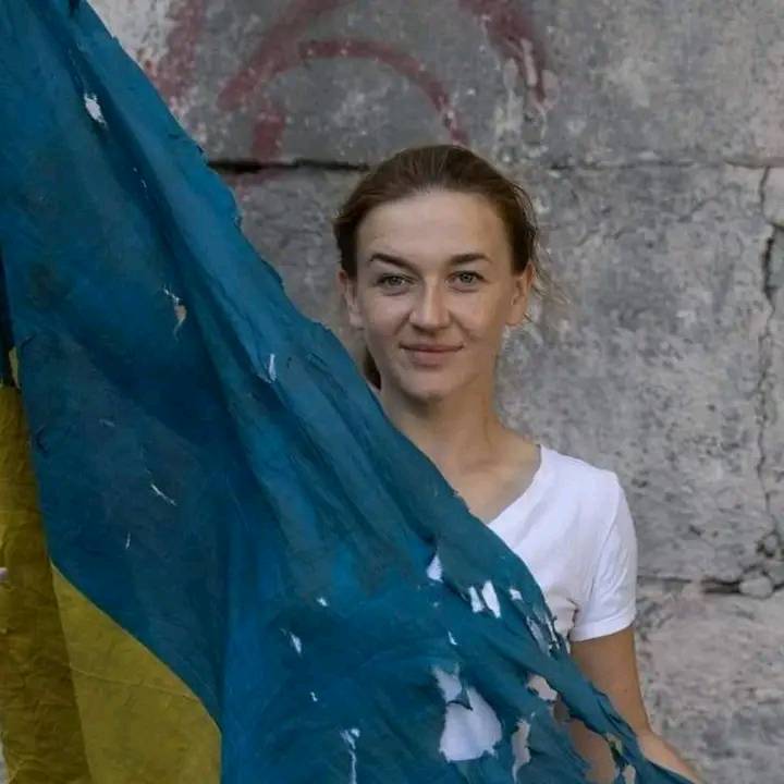 Важко поранена воїн ЗСУ, голова Жіночого ветеранського руху Андріана Сусак. Її родина просить про допомогу 03