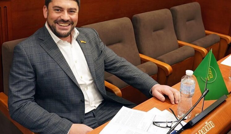 На сесії Київради вимагали звільнити депутата-хабарника на ім’я "НІХТО" - "слуга народу" Трубіцин сказав, що це він. ВIДЕО