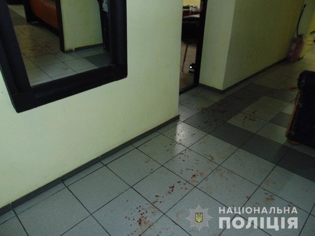 Чоловік влаштував різанину через перестановку меблів у столичному хостелі, - Нацполіція 01