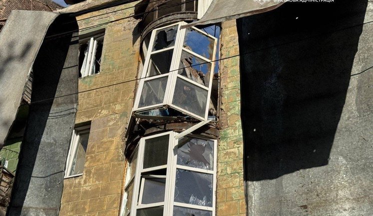 Окупанти майже 30 разів атакували Дніпропетровщину: 17 поранених, пошкоджено багатоповерхівки, підприємство та адмінбудівлю