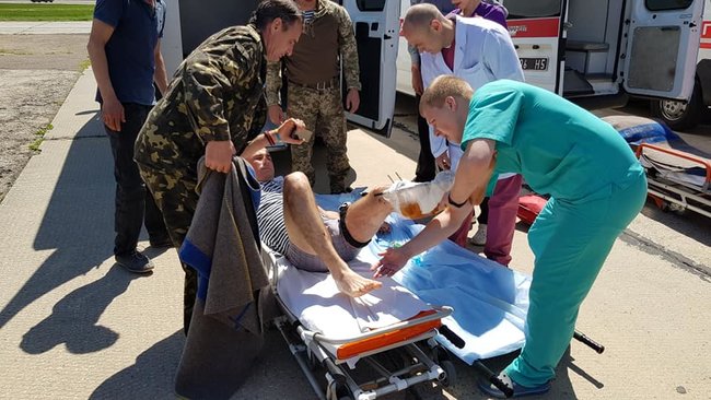 11 поранених військовослужбовців доставлено авіацією в Одесу, четверо з них у реанімації, - волонтер Танцюра 03