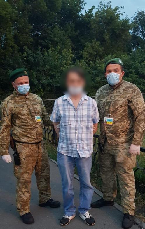 Пограничники задержали подозреваемого в убийстве на границе с Россией, - МВД 01