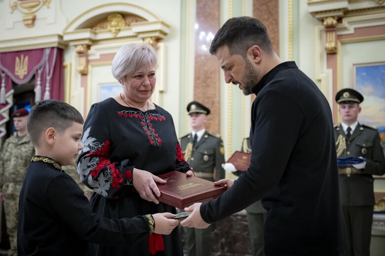 родини загиблих Героїв України отримали нагороди