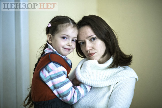 Вдова майора Дениса Лесняка Тетяна Чеснакова: Під час виходу з Дебальцевого Денис узяв виведення дивізіону на себе. Виходили вони з вимкненими фарами, за зірками 01