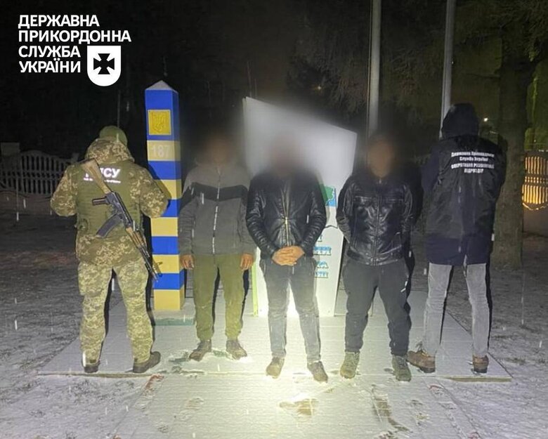 Затримано 17 чоловіків, які намагалися незаконно перетнути кордон з Румунією та Угорщиною, - Держприкордонслужба 01