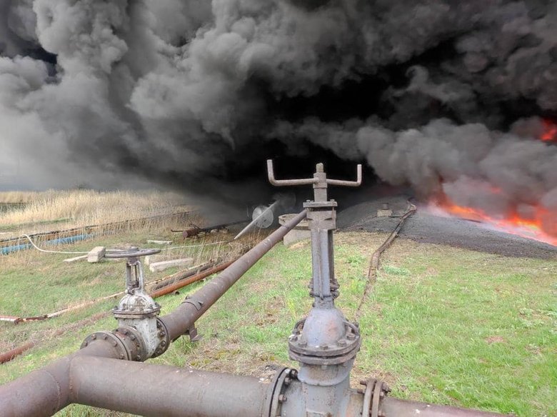 Occupiers hit oil company in Lysychansk, - Haidai 04