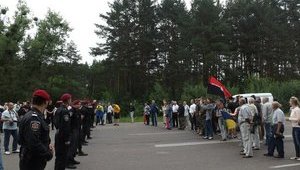 Активісти не пустили хресний хід УПЦ МП у Житомир. ФОТОрепортаж+ВІДЕО