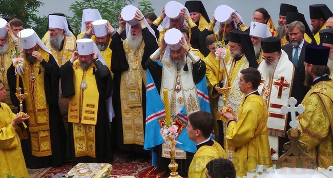 Онуфрій, Новинський, Бойко і віряни: як УПЦ МП хресну ходу проводили 18