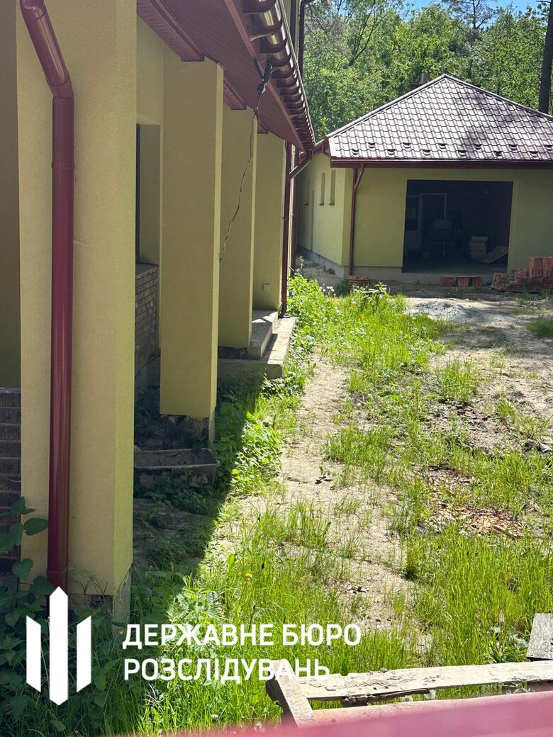 ДБР викрила на незаконному збагаченні посадовця господарського підрозділу ЗСУ