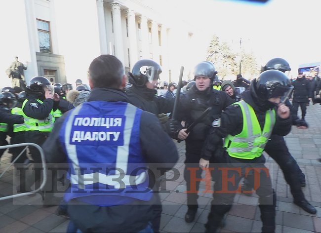 Protest against land sale: affected police officers hospitalized 22