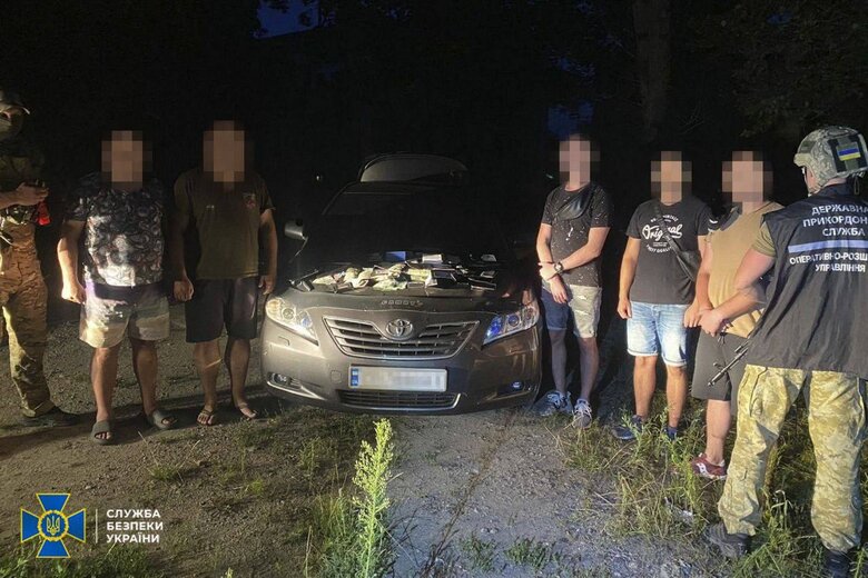 СБУ ліквідувала чотири масштабні канали нелегального виїзду чоловіків призовного віку за кордон 02