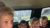 "Усі живі, здорові, хоч і налякані": на Закарпатті знайшли чотирьох дітей, які провели в лісі всю ніч. ФОТОрепортаж