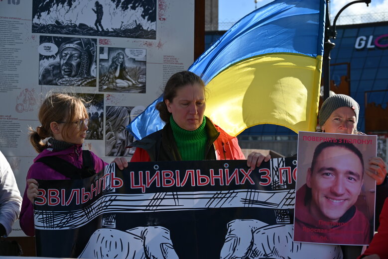 У Києві відбулася акція на підтримку цивільних жертв насильницьких зникнень 08