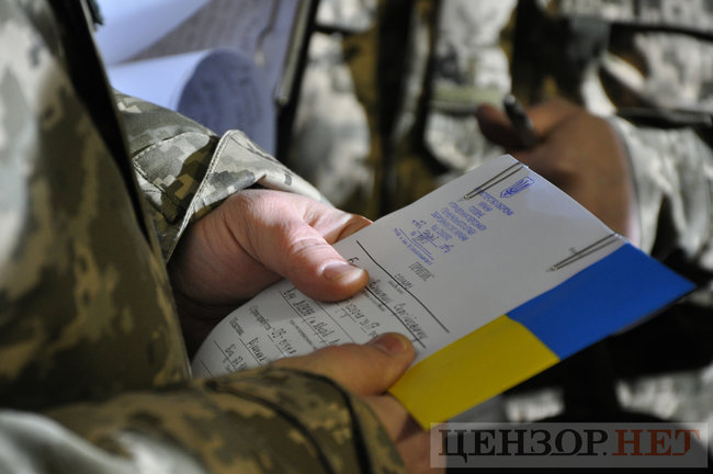 Heroes, welcome home!” liberated Ukrainian hostages enjoy warm reception at Boryspil airport 11