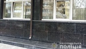 Житель Вінниці розбив каменем вікно в будівлі ГПУ. ФОТО