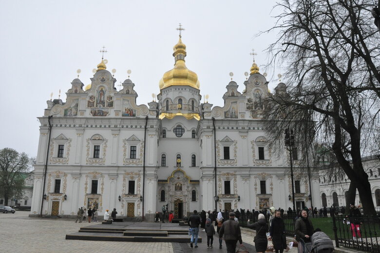 В Успенському соборі Києво-Печерської лаври освятили великодні паски 08