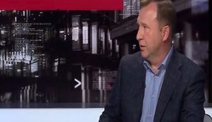 "Мимо таможни идет 30% товара. Это миллиарды долларов. 15% - доля таможенников-коррупционеров. Остальное идет силовикам", - экс-глава таможенной службы Макаренко. ВИДЕО