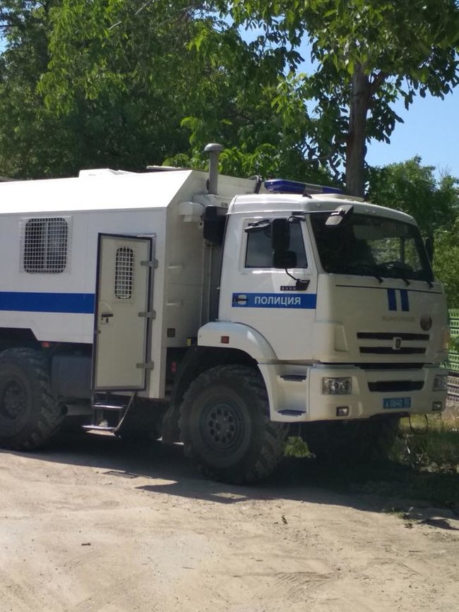 Russian invaders raid houses in Crimea’s Staryi Krym village 03