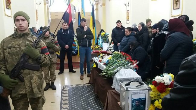 С воином 93-й ОМБр Сергеем Рацуном, погибшим в зоне ООС 5 января, простились на Хмельнитчине 02