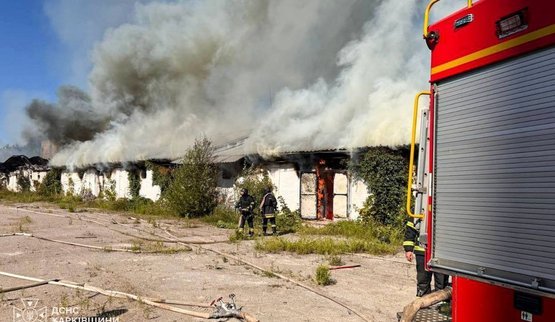 Russian drone attacks agricultural enterprise in Kharkiv region: 800-square-metre fire breaks out – SES. PHOTO