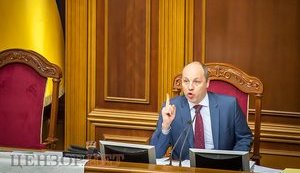 Кнопкодавство Денисенко, выбор гардероба Денисовой и "говори как Обама", - рабочий день в Раде. ФОТОрепортаж