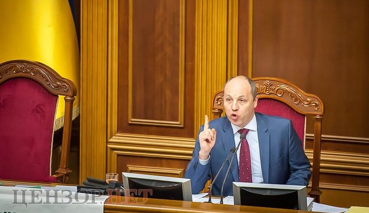 Кнопкодавство Денисенко, выбор гардероба Денисовой и "говори как Обама", - рабочий день в Раде. ФОТОрепортаж