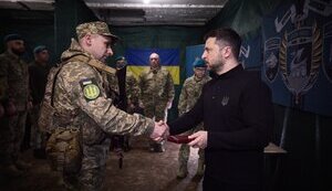 Зеленский заслушал доклады о ходе Курской операции и отметил воинов наградами. ФОТОРЕПОРТАЖ