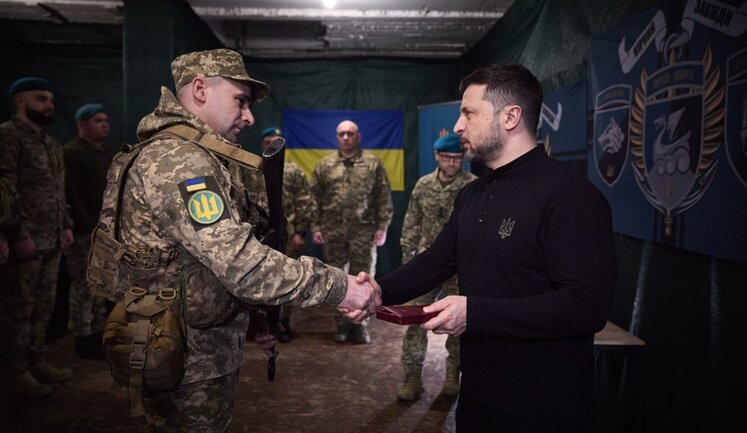 Зеленский заслушал доклады о ходе Курской операции и отметил воинов наградами. ФОТОРЕПОРТАЖ