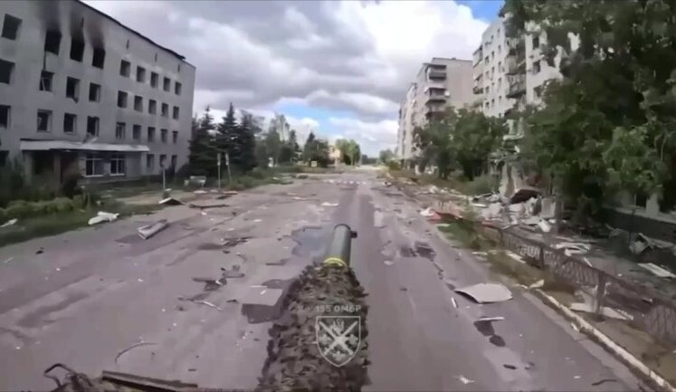 ВСУ уничтожили оккупантов в многоэтажке Покровска: танк открыл огонь с 20 метров. ВИДЕО