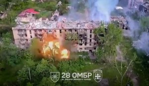 Soldiers from 28th Separate Mechanized Brigade plant TM-62 mines in ruscists’ shelter and blow up building with occupiers inside. VIDEO