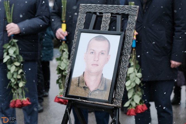 Із загиблим на Донбасі воїном 10-ї ОГШБр Кирилом Биковським попрощалися в Кропивницькому 06