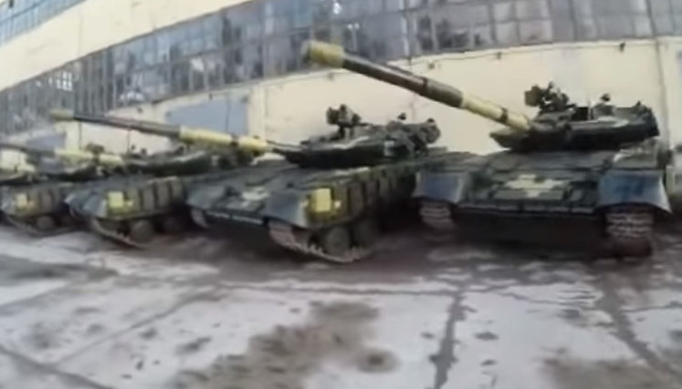 Военная техника на Харьковском бронетанковом заводе осталась без охраны. ВИДЕО