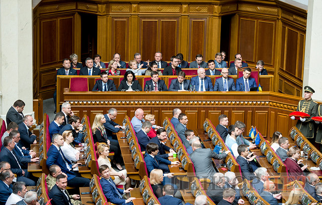 Зеленский с булавой, отвернувшийся Порошенко, Савченко в медалях, смеющиеся Луценко и Грицак, - инаугурация шестого Президента Украины Зеленского 35