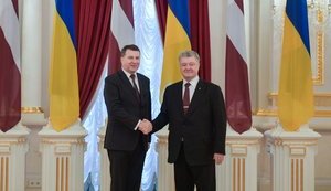 Президент Латвии Вейонис посетит Донбасс и встретится с лидерами крымских татар