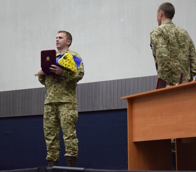 У Дніпрі нагородили робітників війни - Народних Героїв України 14