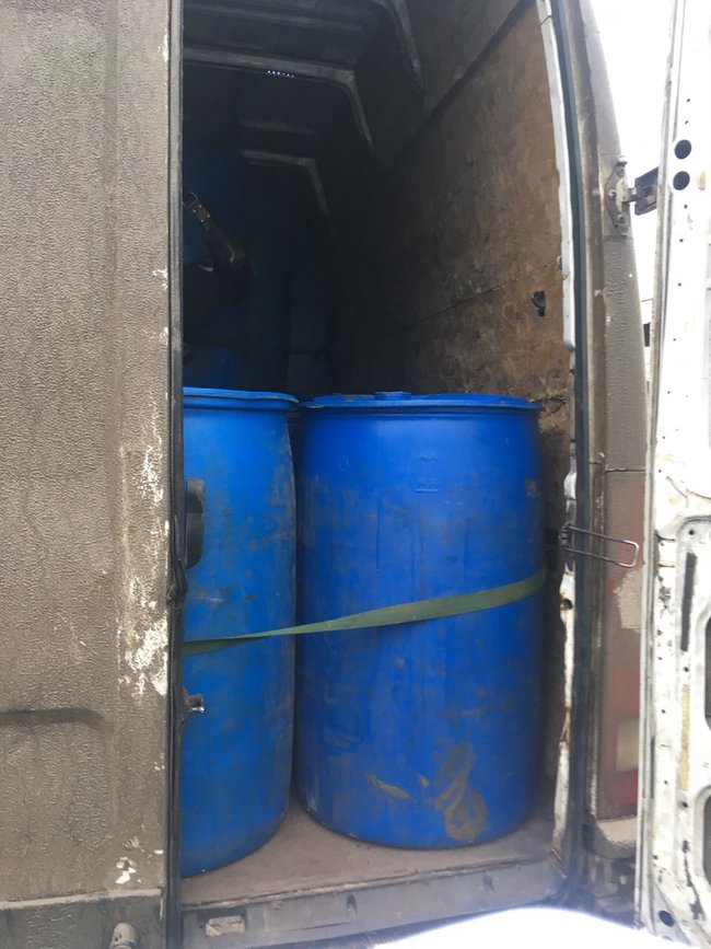 Податківцями на Буковині з незаконного обігу вилучено партію спирту вартістю 1,65 млн грн 02