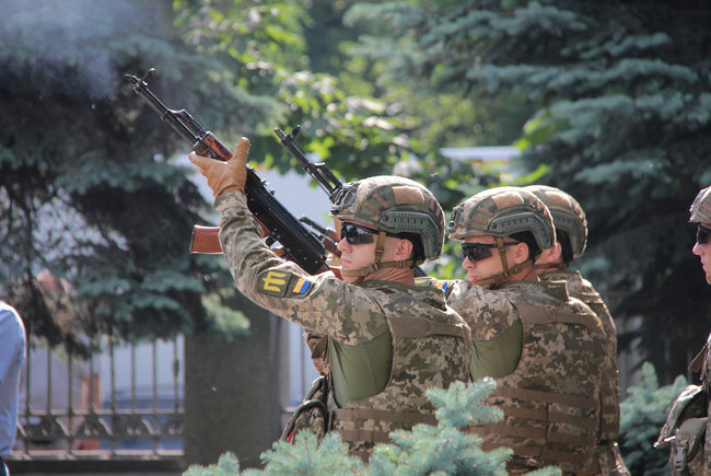 Зеленський, Полторак і Хомчак ушанували память загиблих у катастрофі Іл-76 під Луганськом 04